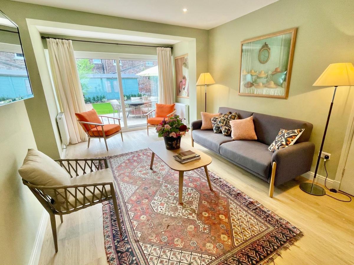 Central Townhouse With Free Off Road Parking And Garden York Exterior foto
