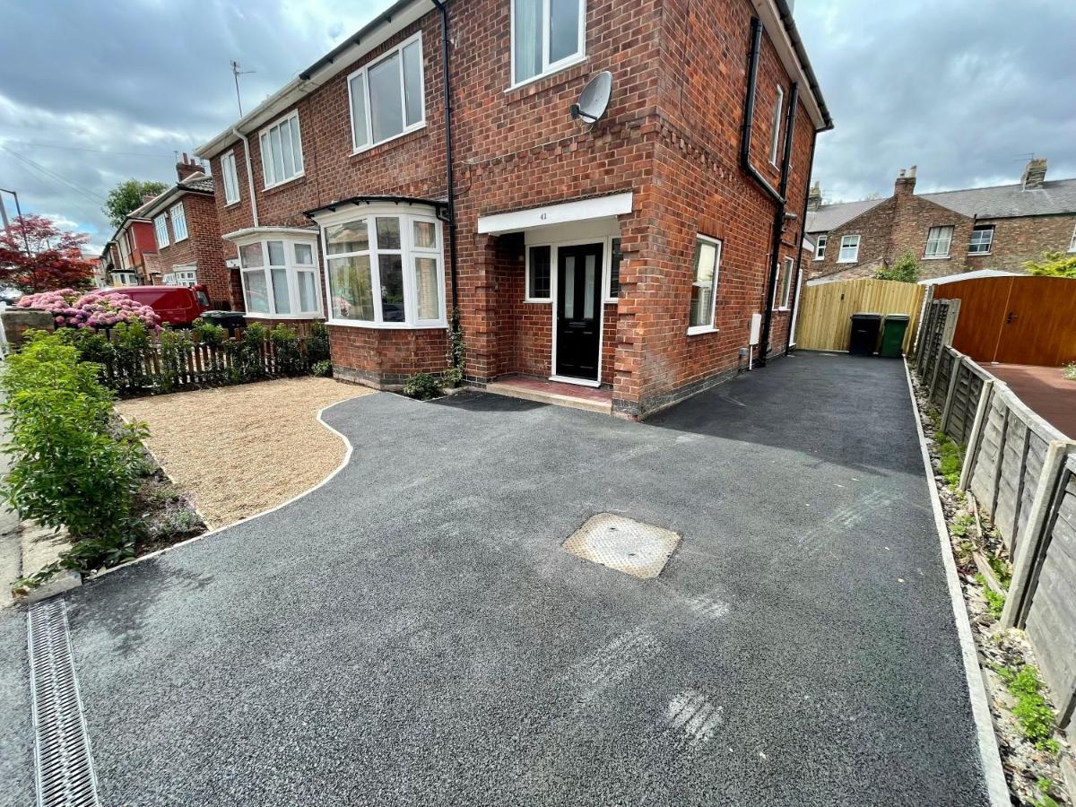 Central Townhouse With Free Off Road Parking And Garden York Exterior foto