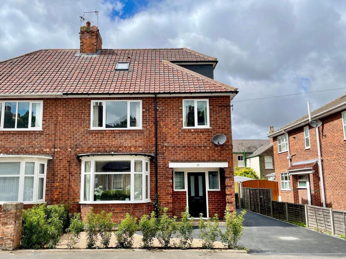 Central Townhouse With Free Off Road Parking And Garden York Exterior foto