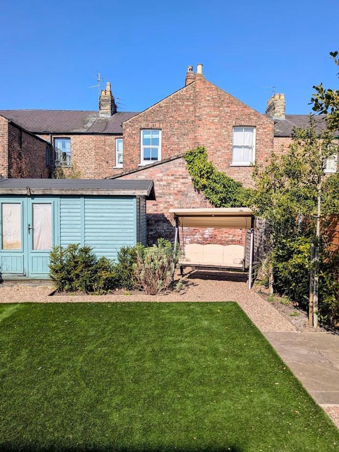 Central Townhouse With Free Off Road Parking And Garden York Exterior foto